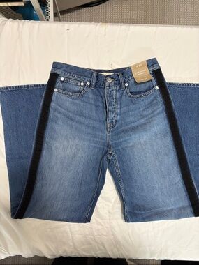 Madewell low-slung baggy Blue Denim Jeans -Black Side Stripe
Size 25 & 30 inseam